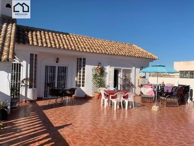 Chalet en venta en Orihuela Costa, La Zenia photo 0