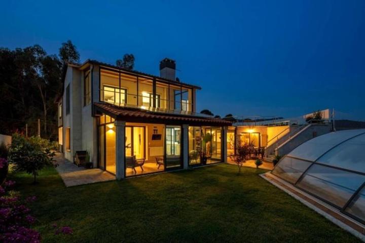 Casa en venta en Cangas photo 0