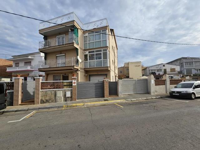 Edificio en venta en Santa Perpètua de Mogoda, FLORIDA photo 0