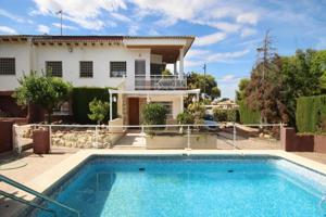 Chalet en venta en Torrent, Zona Avenida al Vedat photo 0