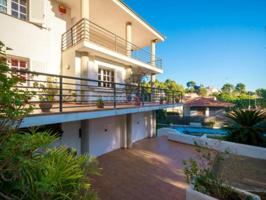 Chalet en venta en Castelldefels photo 0