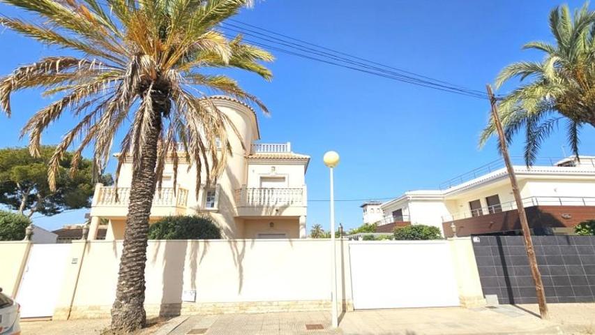 Chalet en venta en Cabo Roig, La caleta photo 0