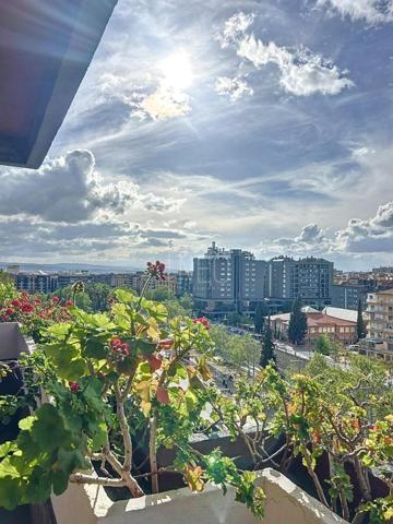 Piso en venta en Granada, Alhamar photo 0