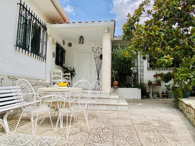 Chalet en venta en Villaviciosa de Odón photo 0