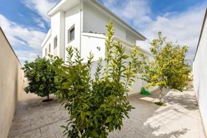 Chalet en venta en Peligros, Urbanización Monteluz photo 0