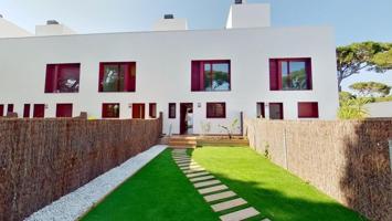 Adosada en venta en Castelldefels, La Pineda photo 0