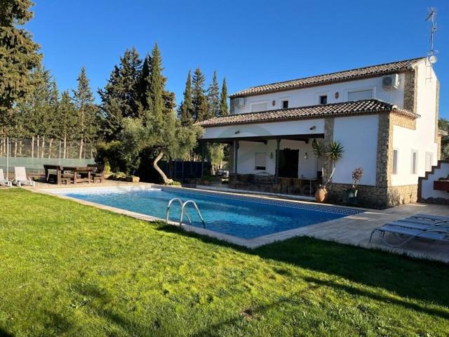 Chalet en venta en Ronda photo 0