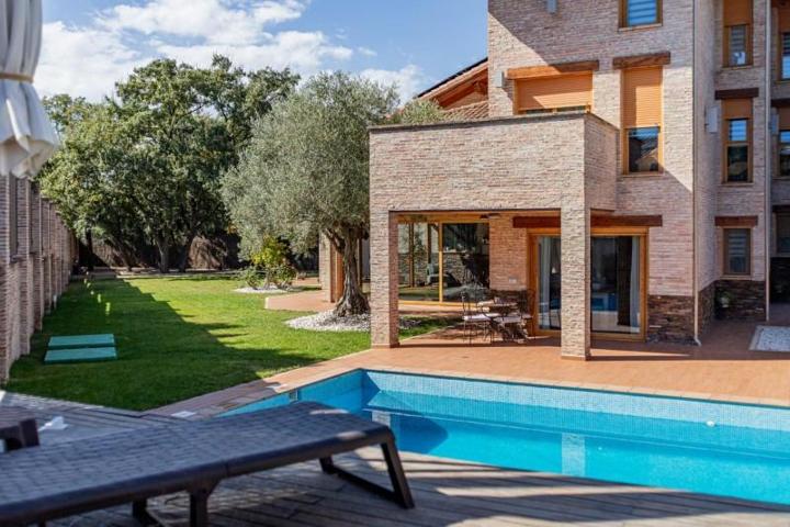 Chalet en venta en Navalafuente, Cotos de Monterrey photo 0