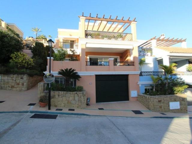 Chalet en venta en Marbella photo 0