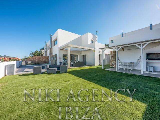 Casa en venta en Santa Eulària des Riu, Roca Llisa photo 0