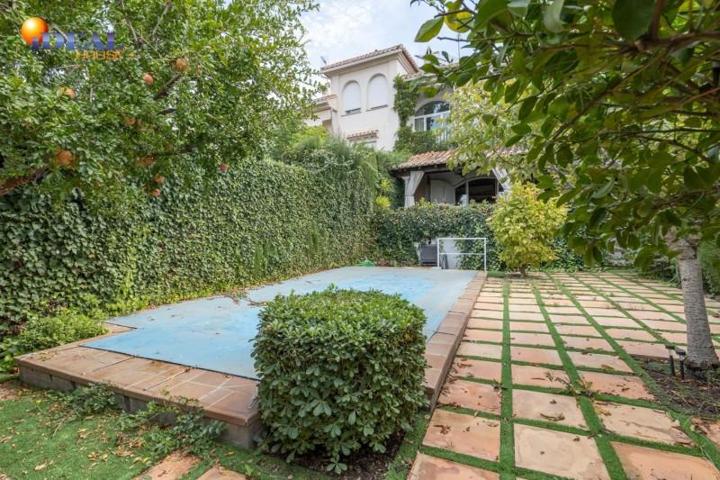 Casa en venta en Granada, El serrallo photo 0