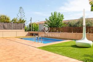 Casa en venta en Vilassar de Dalt, Santiago Rossiñol photo 0