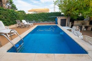 Chalet en venta en Alella, Can Sors photo 0