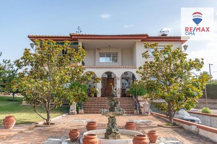 Chalet en venta en Otura, Urbanización los alijares photo 0