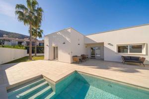 Chalet en venta en Alfaz del Pi, Albir photo 0