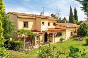 Casa en venta en Arenys de Munt, Arenys de Munt photo 0