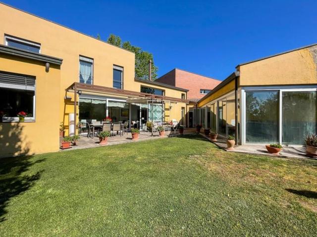 Casa en venta en Girona, Girona Capital - Palau photo 0