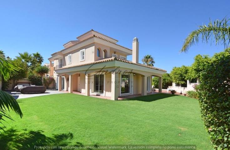 Chalet en venta en Manilva, San Luis de Sabinillas photo 0