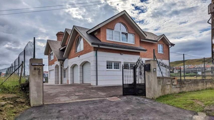 Chalet en venta en Soto de la Marina, San Juan De La Canal photo 0