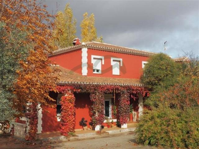 Casa con terreno en venta en Ronda photo 0