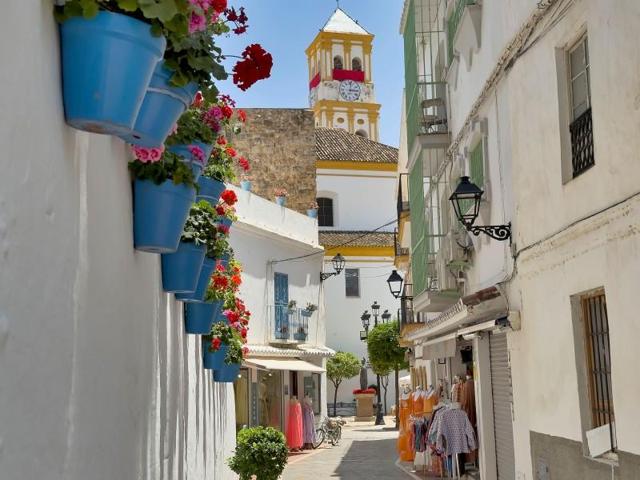 Edificio en venta en Marbella, Marbella photo 0