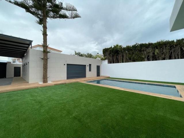 Chalet en venta en Mijas, El Coto photo 0