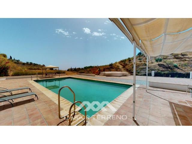 Local comercial en venta en Macharaviaya photo 0