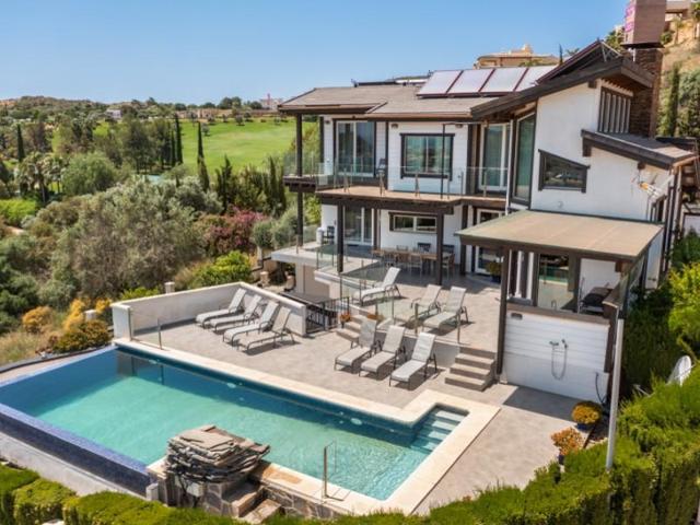 Chalet en venta en Mijas photo 0