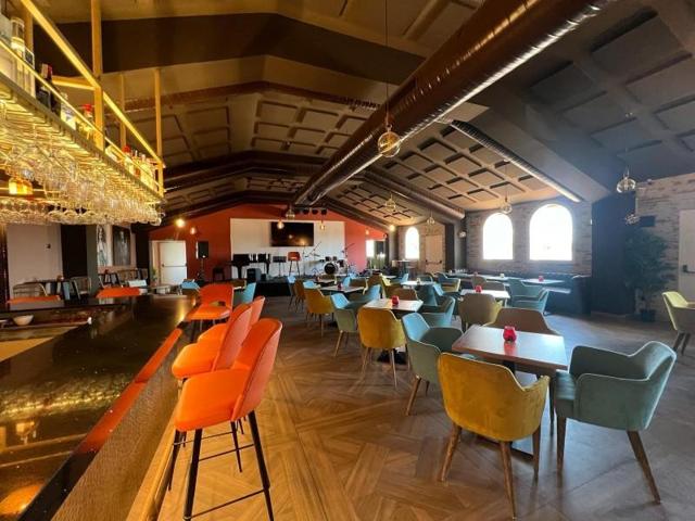 Local comercial en venta en Estepona, Bel-Air-Cancelada-Saladillo photo 0