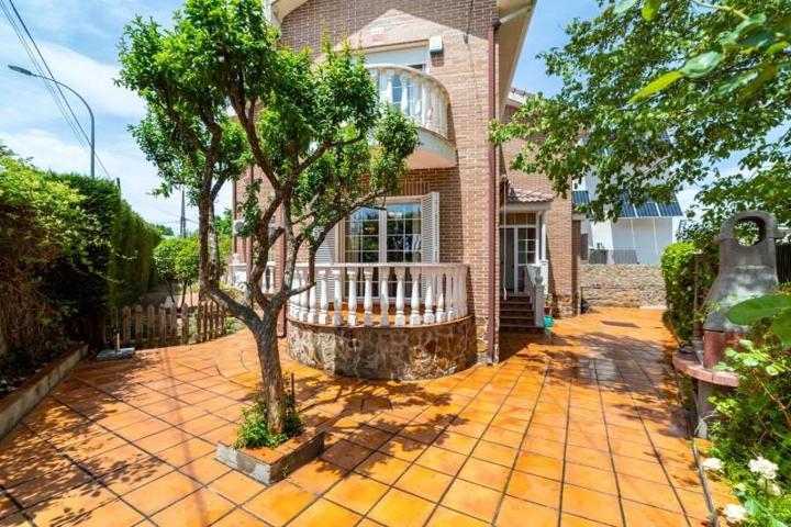Chalet en venta en Madrid, Madrid capital photo 0