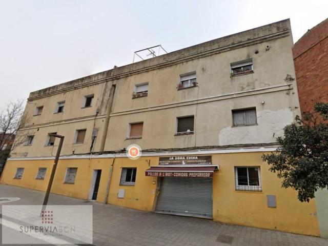 Edificio en venta en Montcada i Reixac photo 0