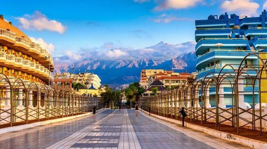 Edificio en venta en Santa Cruz de Tenerife photo 0