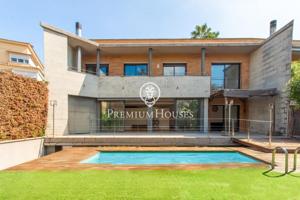 Adosada en venta en Alella, La Serreta photo 0