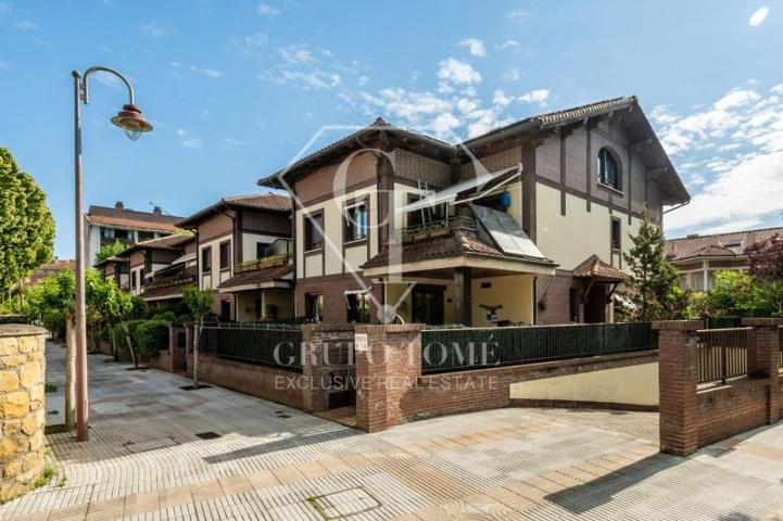 Adosada en venta en Zarautz, Costa vasca photo 0