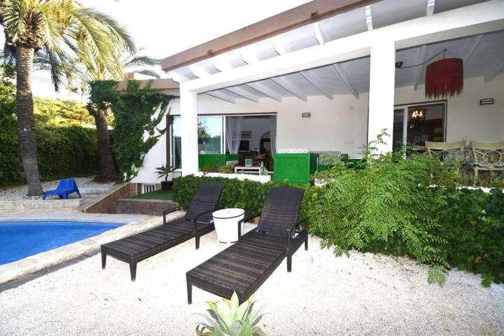 Chalet en venta en Alfaz del Pi, El Albir photo 0