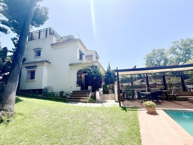 Casa en venta en Marbella, Nueva Andalucia photo 0