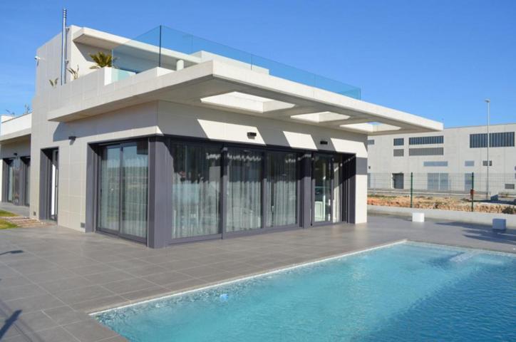 Chalet en venta en Orihuela Costa, Dehesa de Campoamor photo 0