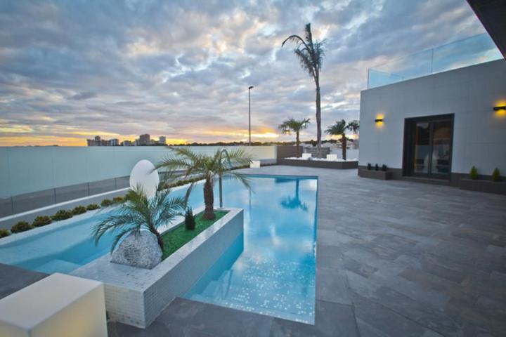 Chalet en venta en Orihuela Costa, Dehesa de Campoamor photo 0