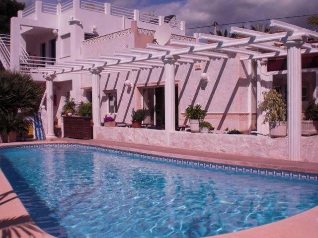 Edificio en venta en Calpe, Playa De La Fossa photo 0