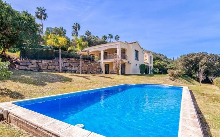 Chalet en venta en Sotogrande, Sotogrande photo 0