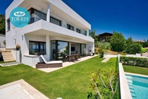 Chalet en venta en Estepona, La Galera photo 0