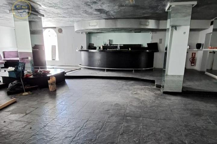 Local comercial en venta en Marbella, Puerto Banus photo 0