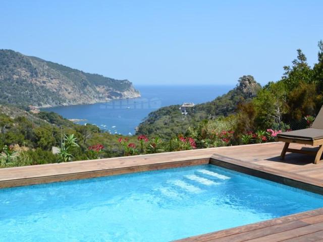 Chalet en venta en Begur photo 0
