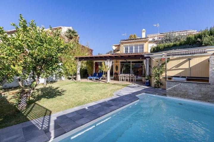 Casa en venta en Granada, El serrallo photo 0