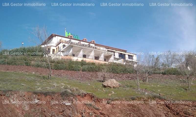 Local comercial en venta en Baños de la Encina photo 0