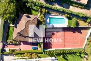 Chalet en venta en Boadilla del Monte, Calle Playa de Benicasim, 28669 photo 0