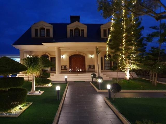 Chalet en venta en Torrevieja, Calas blanca photo 0