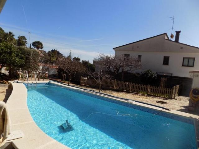 Casa en venta en Castelldefels, Castelldefels photo 0