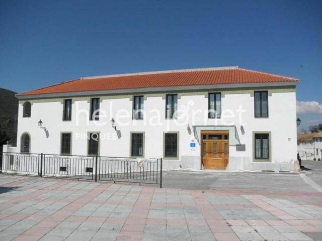 Edificio en venta en Calicasas, Monte Elvira photo 0