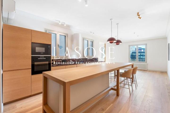 Piso en venta en Barcelona, Les Corts photo 0